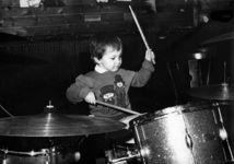 "Drumming Man" Julius Melhardt ca. 4 Jahre