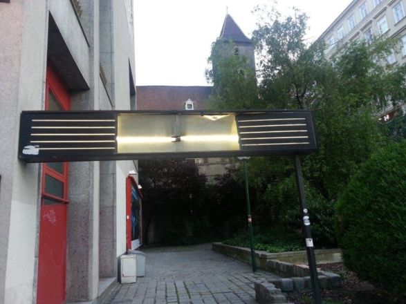 Eingang nach Schild-Diebstahl