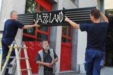 Jazzland-Schild neu